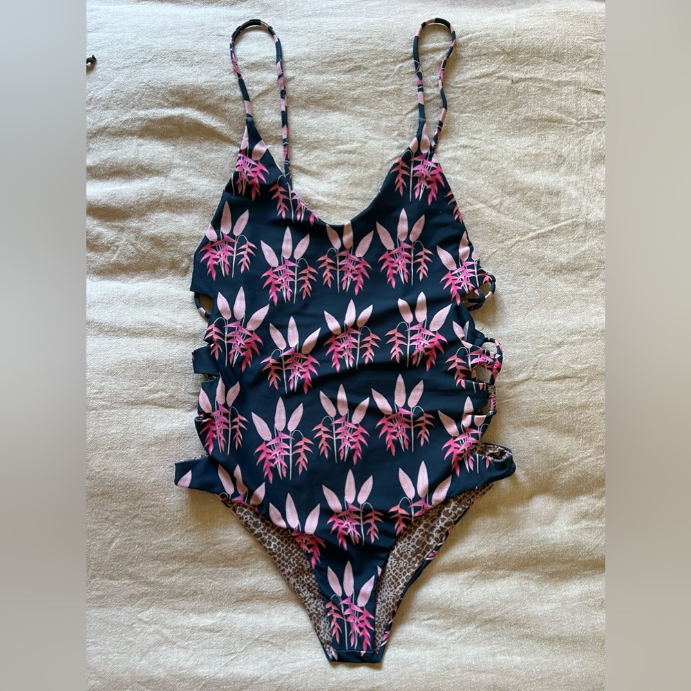 Acacia one piece